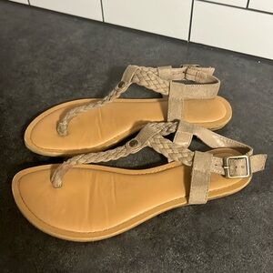 Sandles